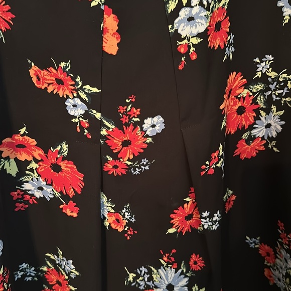 Chelsea & Theodore Short Sleeve Floral Top Size XL NWOT - Picture 7 of 9